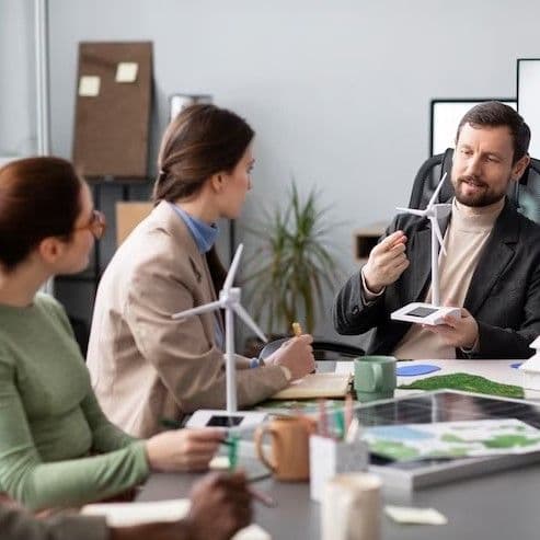 Человек работает