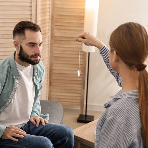 Человек работает