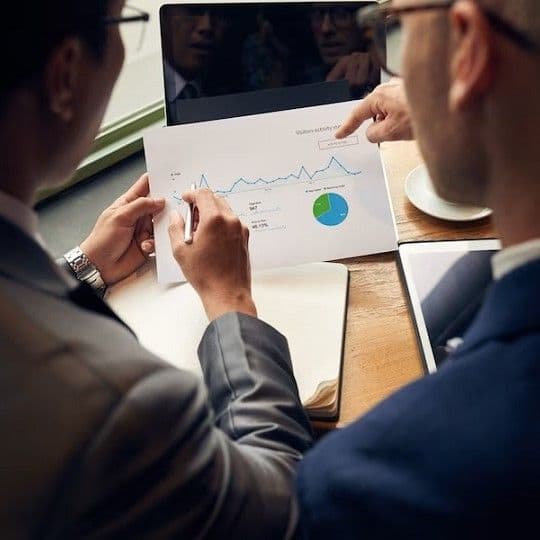 Человек работает