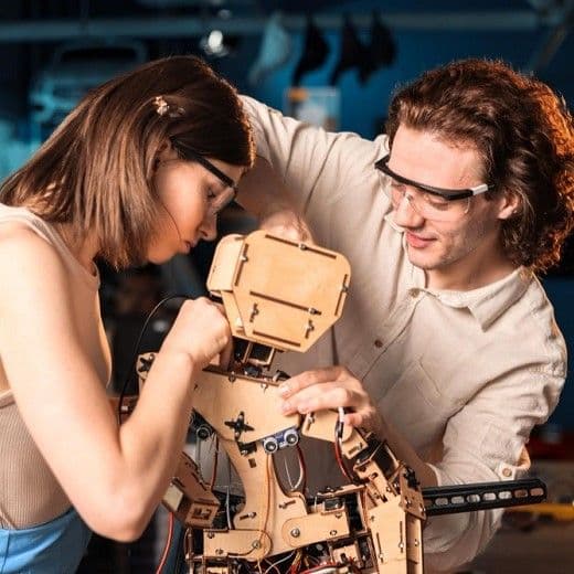 Человек работает